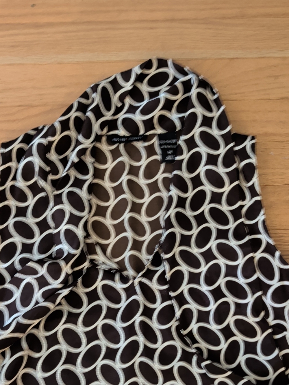 New York & Company Sleeveless V-Neck Chain-Link Print Top in Black and Cream